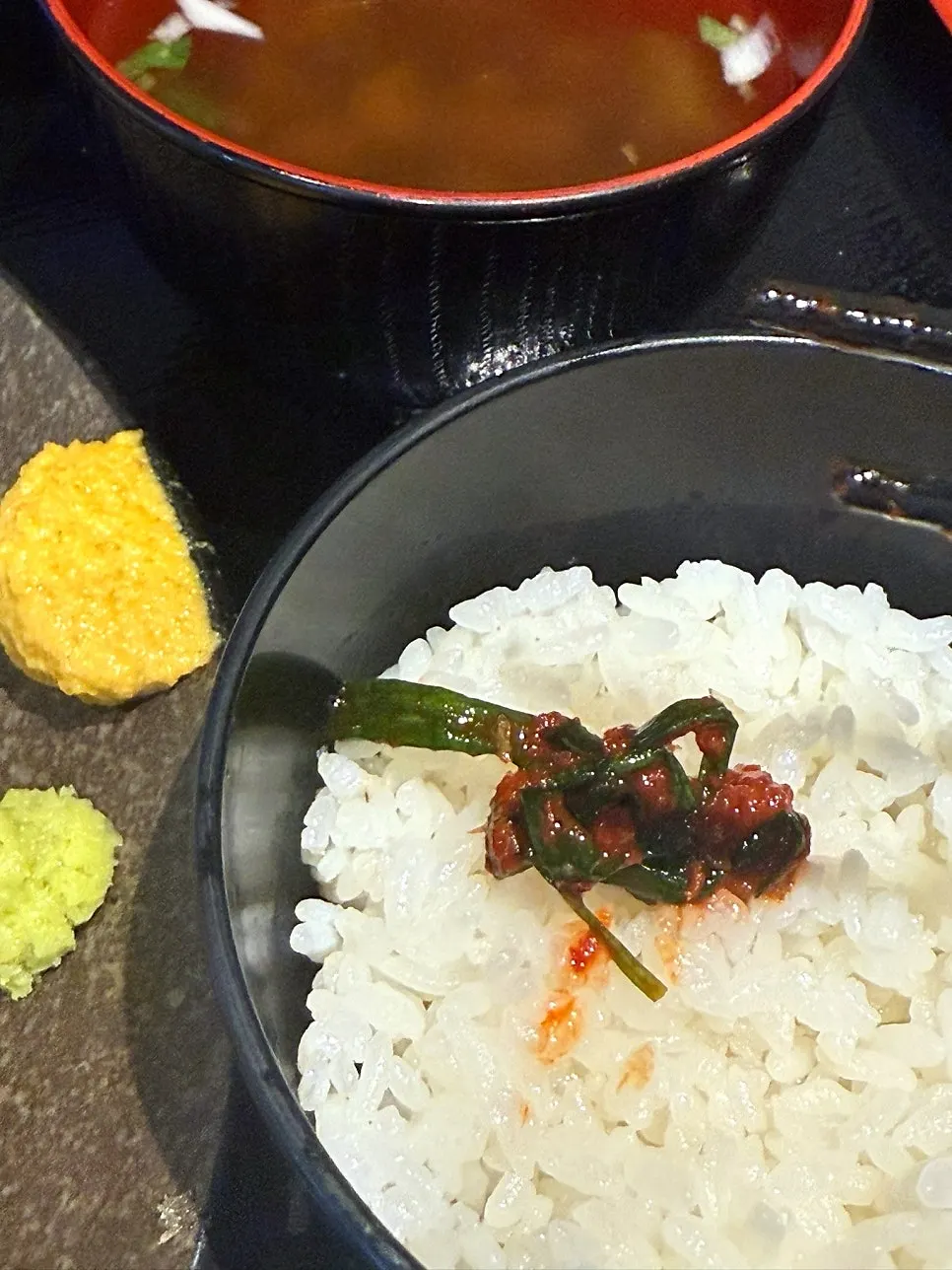돈가스와 함께 나온 파김치 반찬