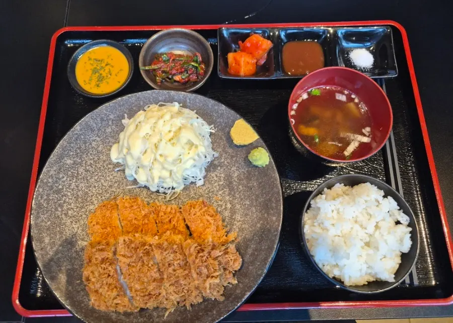 Cross-section of the crispy-coated hire (fillet) katsu
