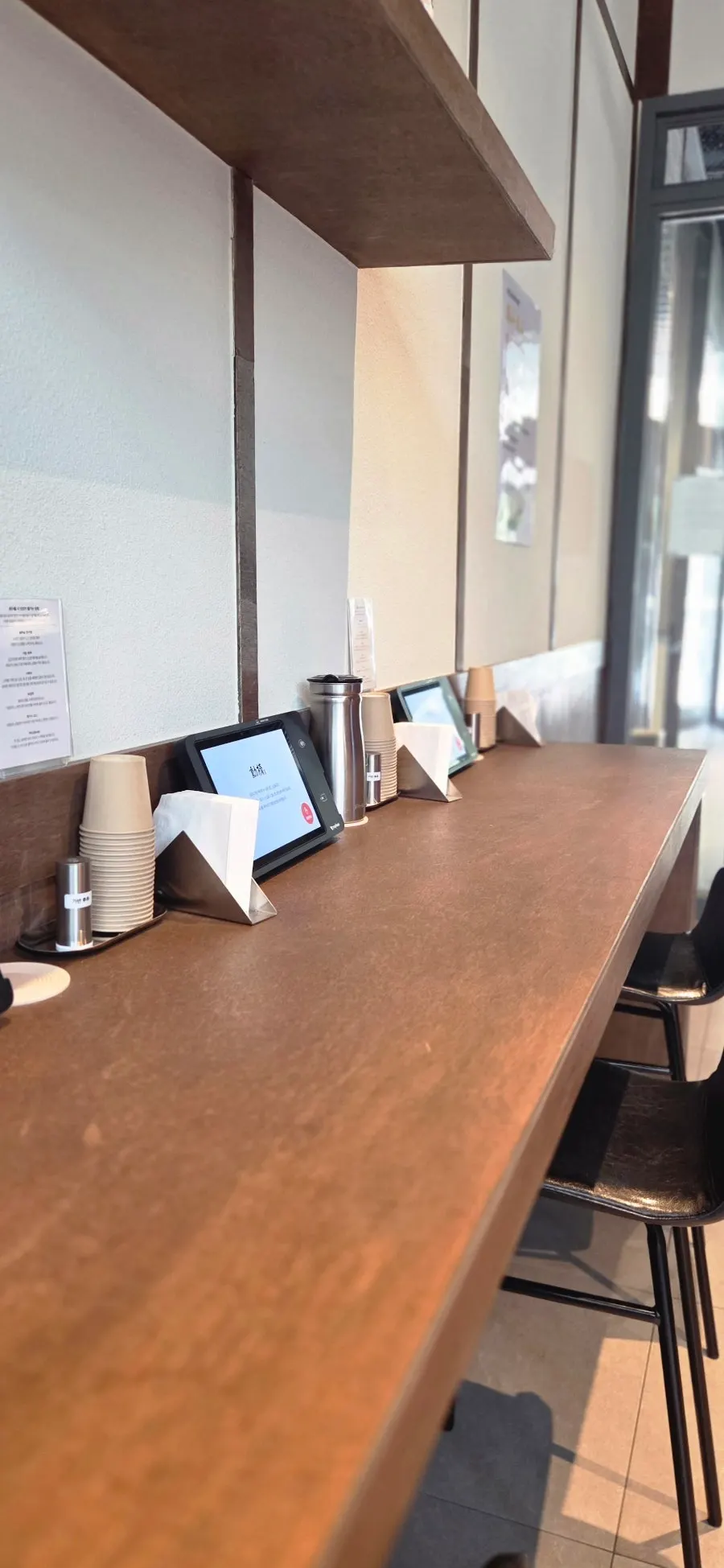 Tablet ordering devices and seating at each table