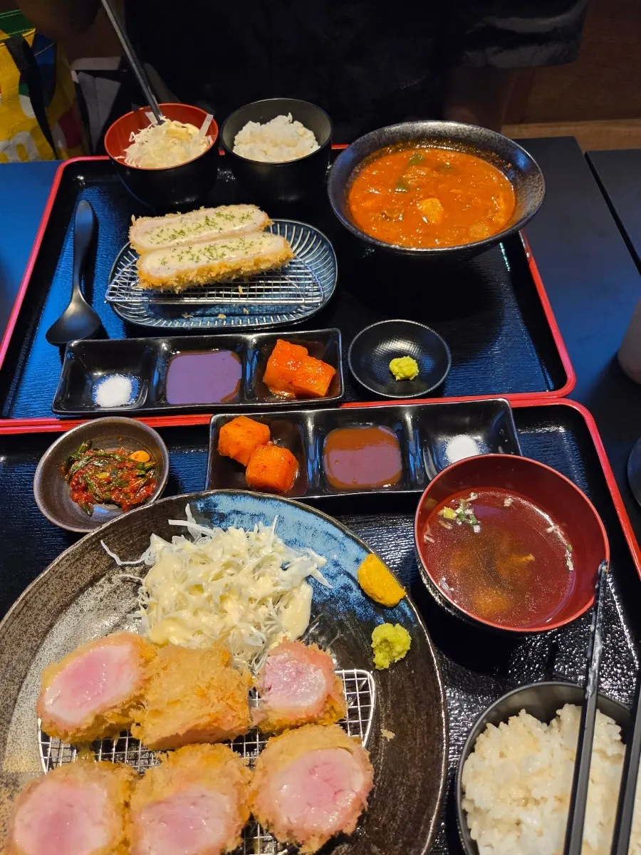 Final spread of the evening meal at Hunta Euljiro
