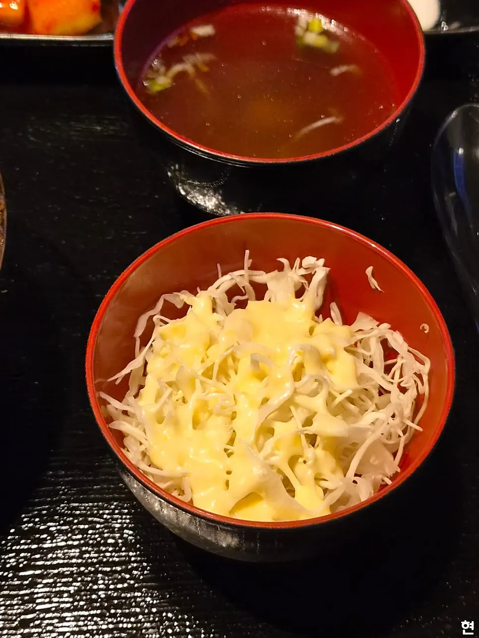 Scallion kimchi and diced radish kimchi side dishes