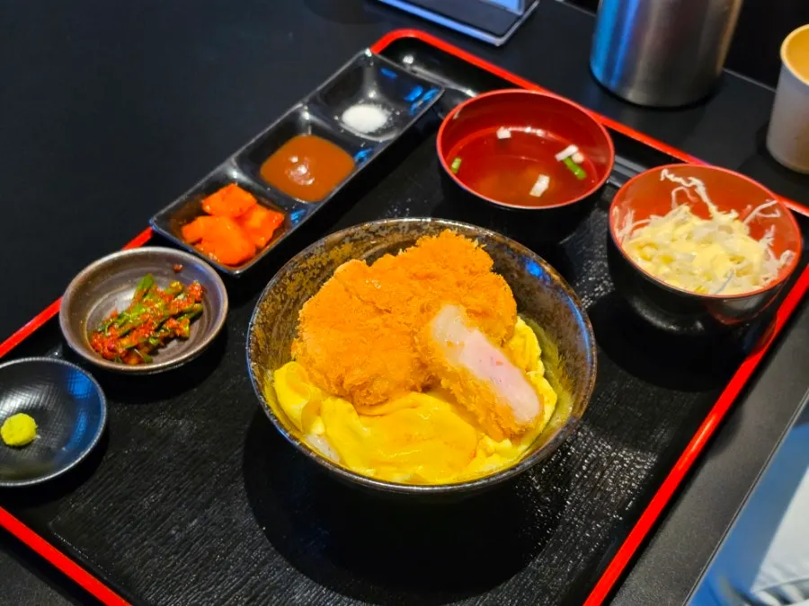 Table guide on how to eat the dish deliciously