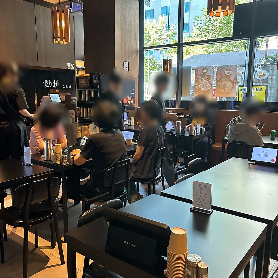 훈타 을지로 내부 테이블 좌석