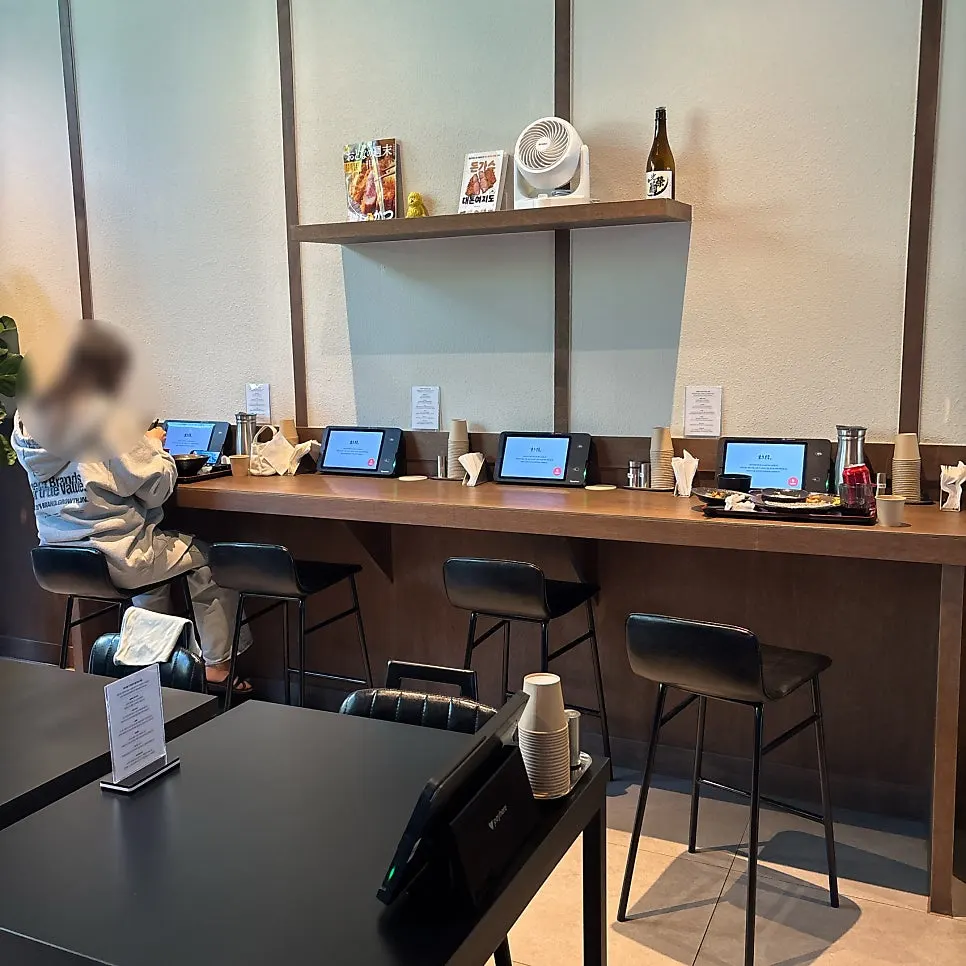 손님이 많은 훈타 을지로 홀 풍경