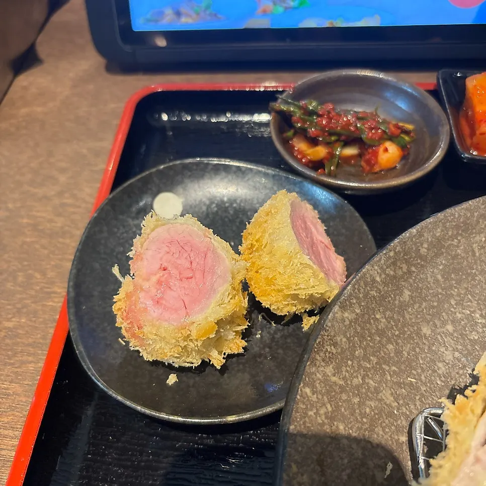 추가 주문한 히레 안심카츠 접시