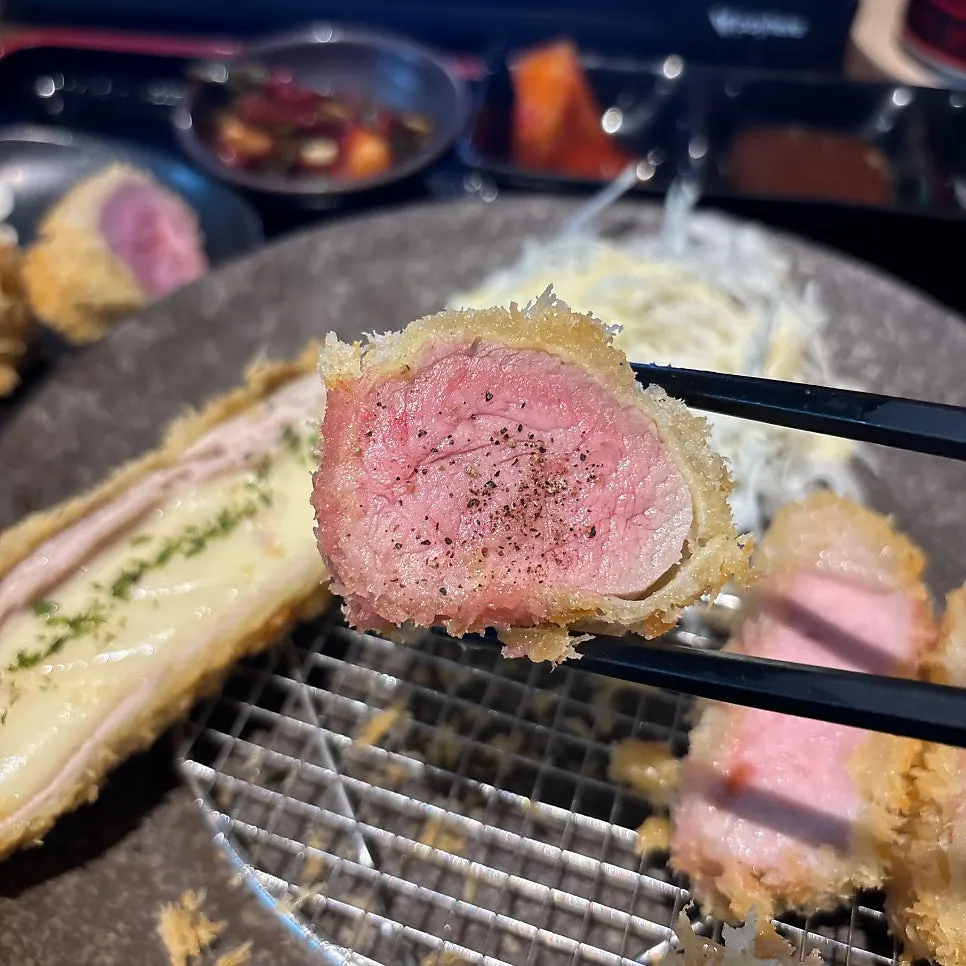 후추를 뿌린 카츠 조각