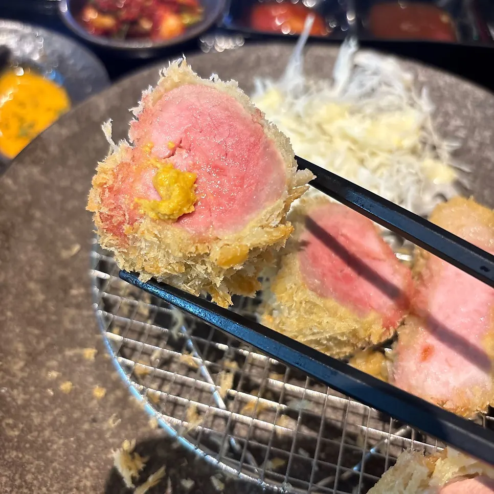 연겨자를 올린 카츠와 소금