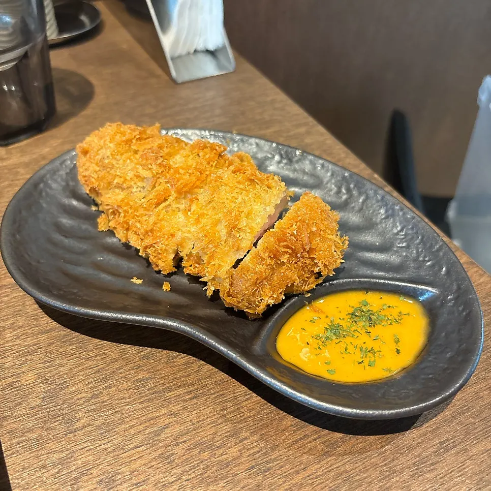 갓 나온 닭다리살 치킨카츠