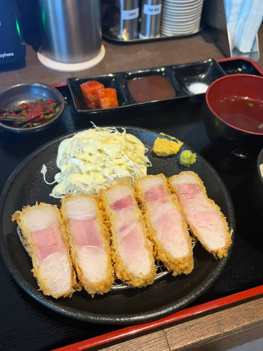 Preview photo of Hunta Euljiro's tonkatsu