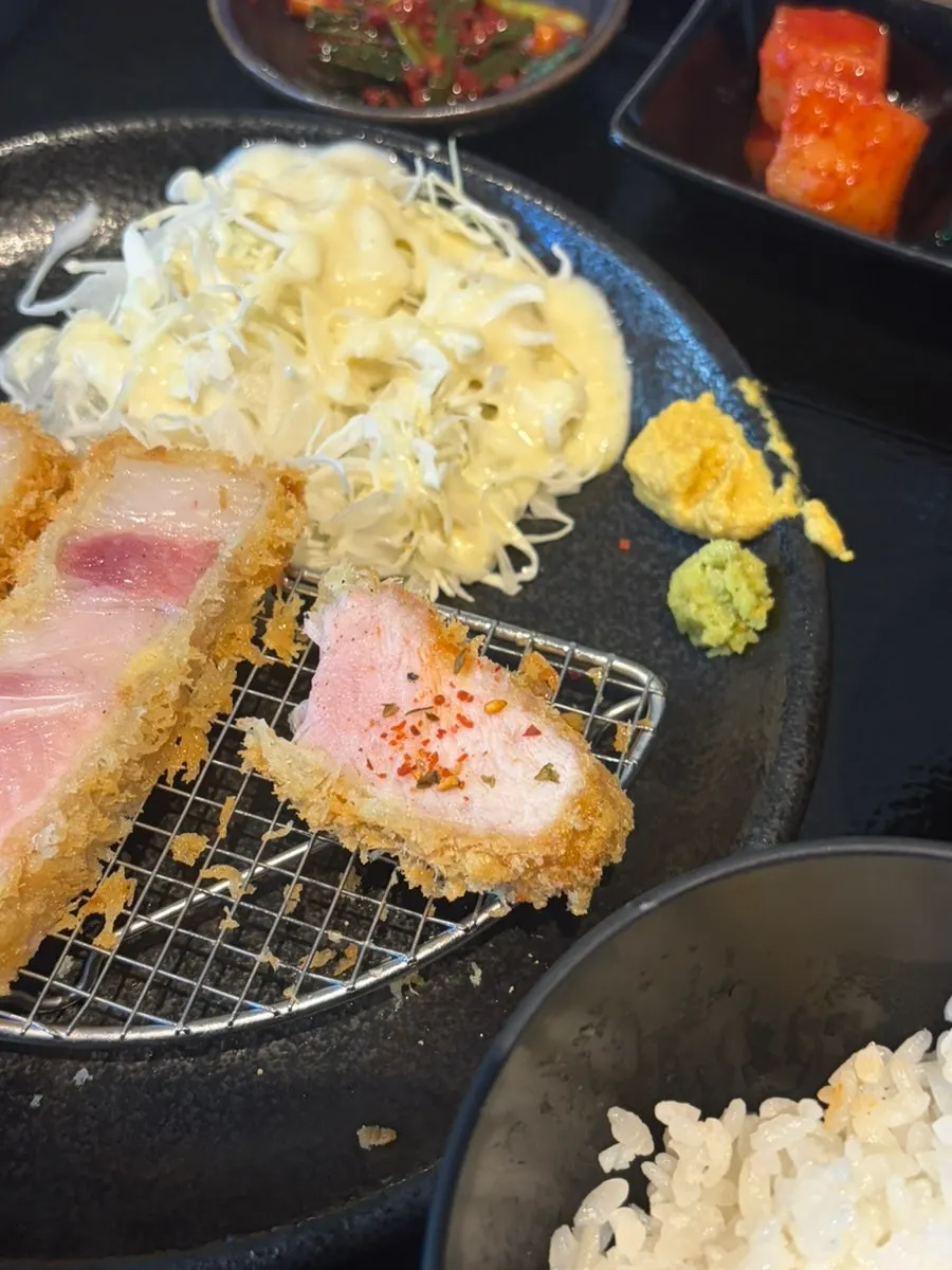 Tonkatsu topped with salt and gaban pepper