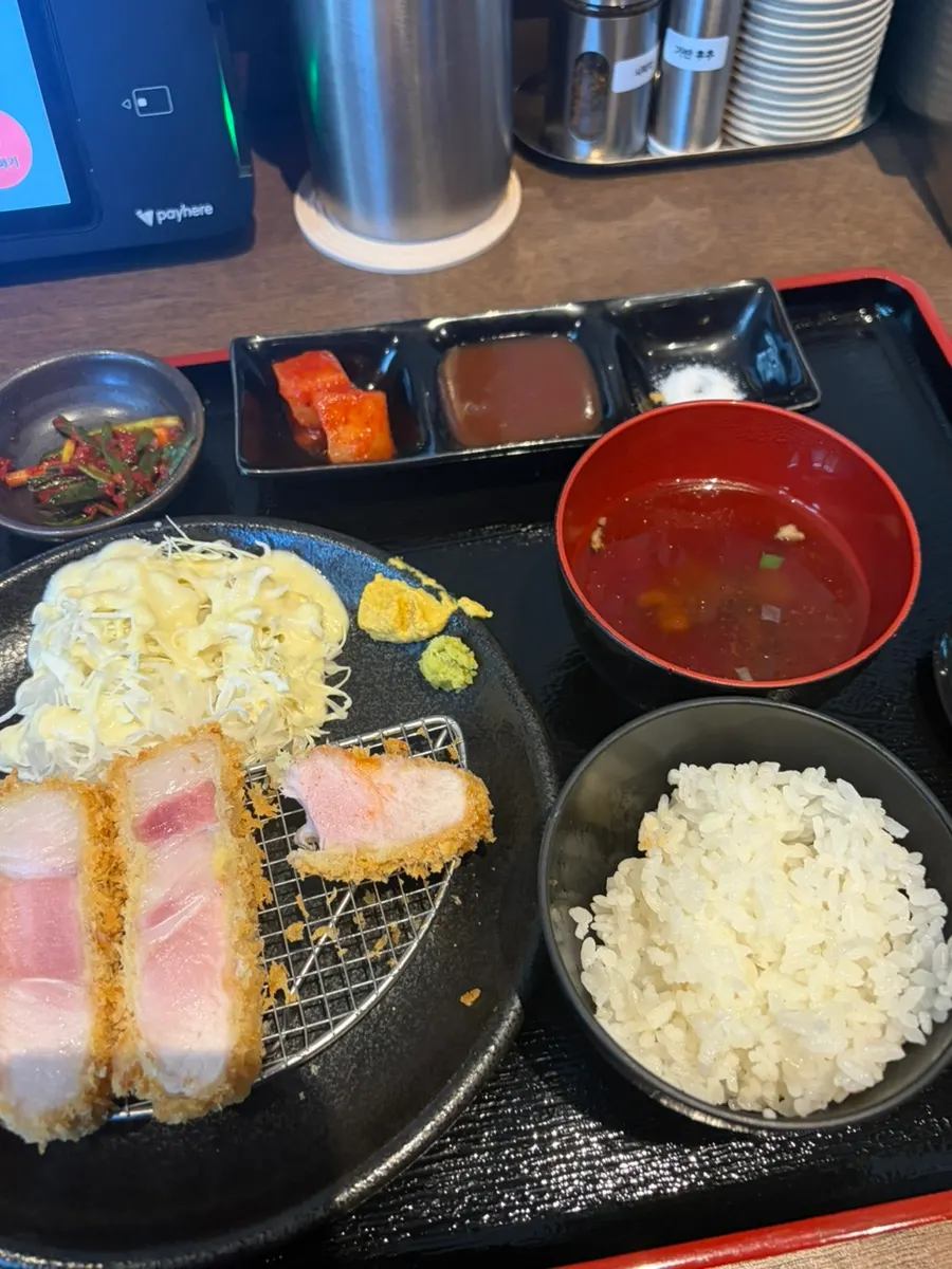 Rice and soup served alongside the tonkatsu