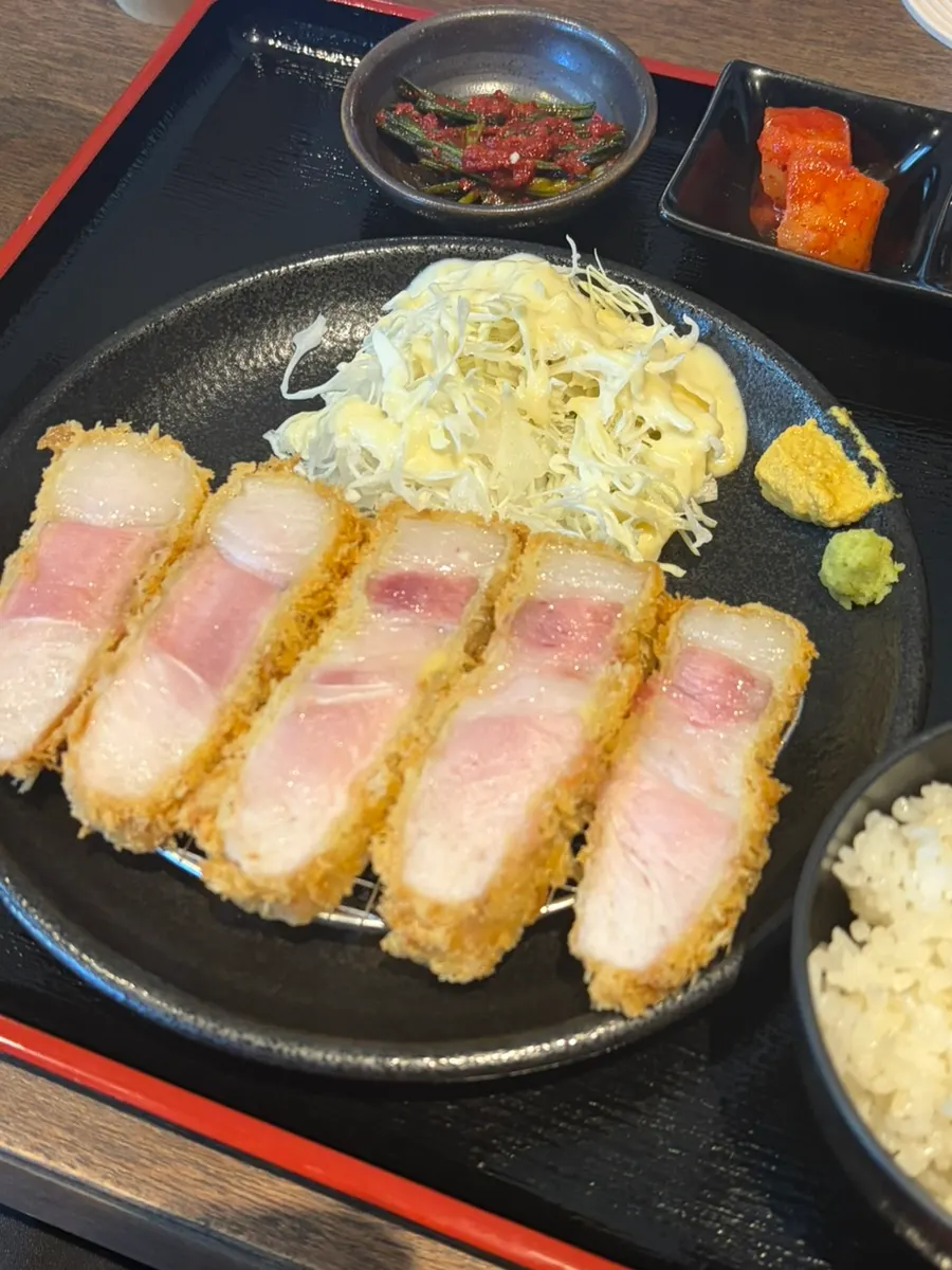 Interior of the premium loin katsu at Hunta Euljiro visible
