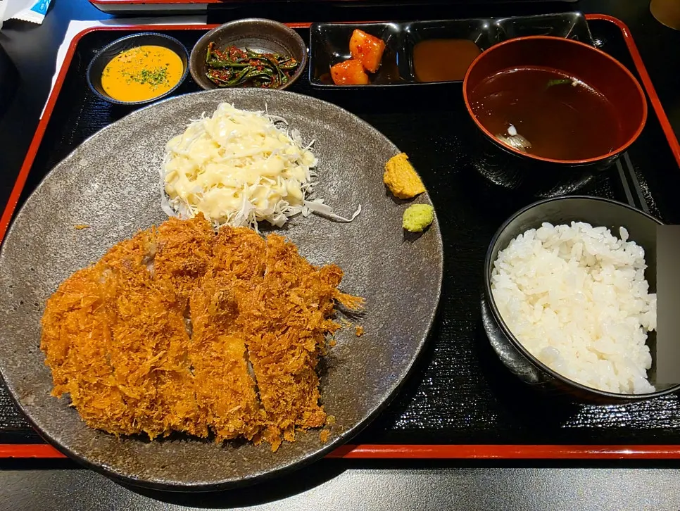 치킨 닭다리살카츠 정식 한 상