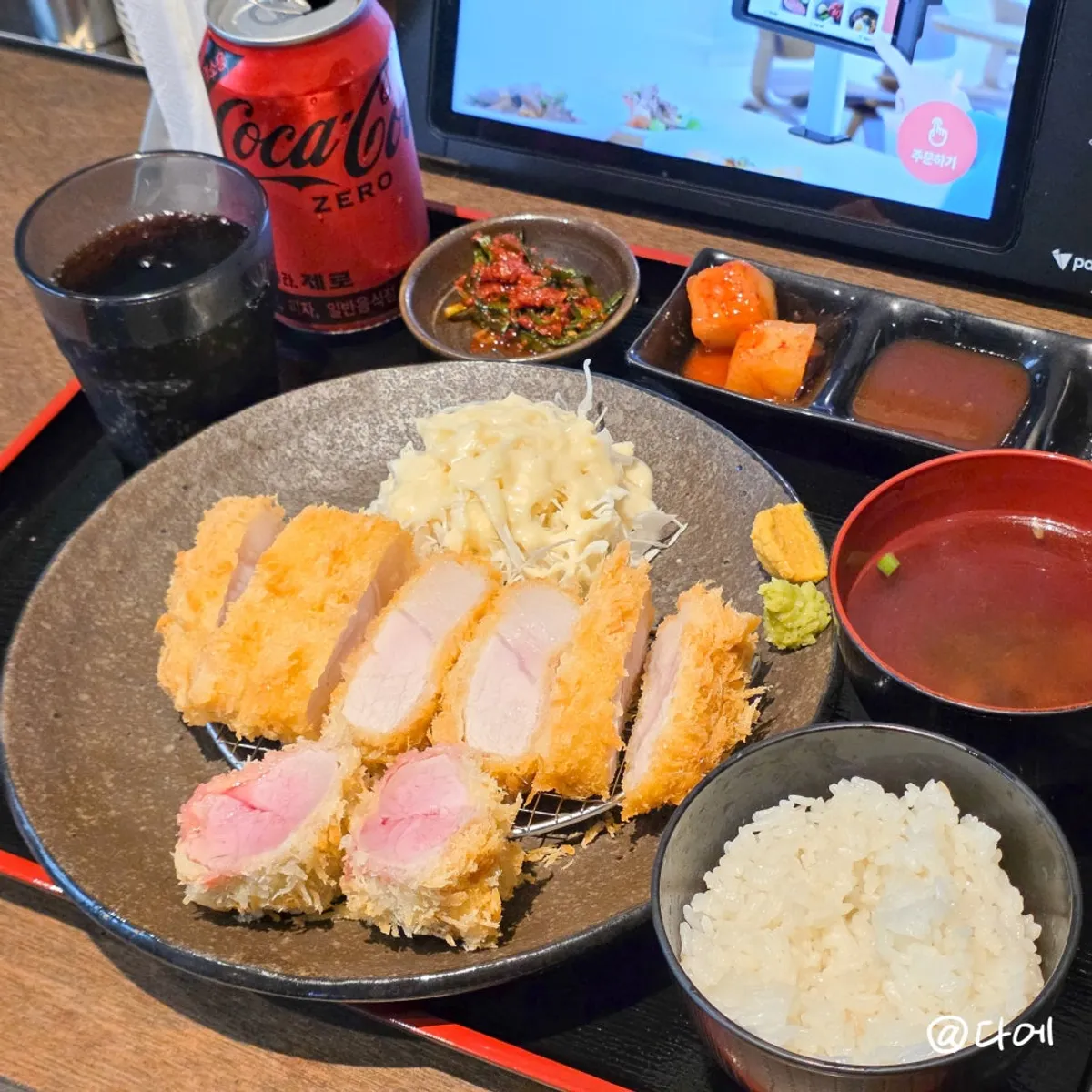 Weekday lunch pork cutlet spread at Hunta Euljiro