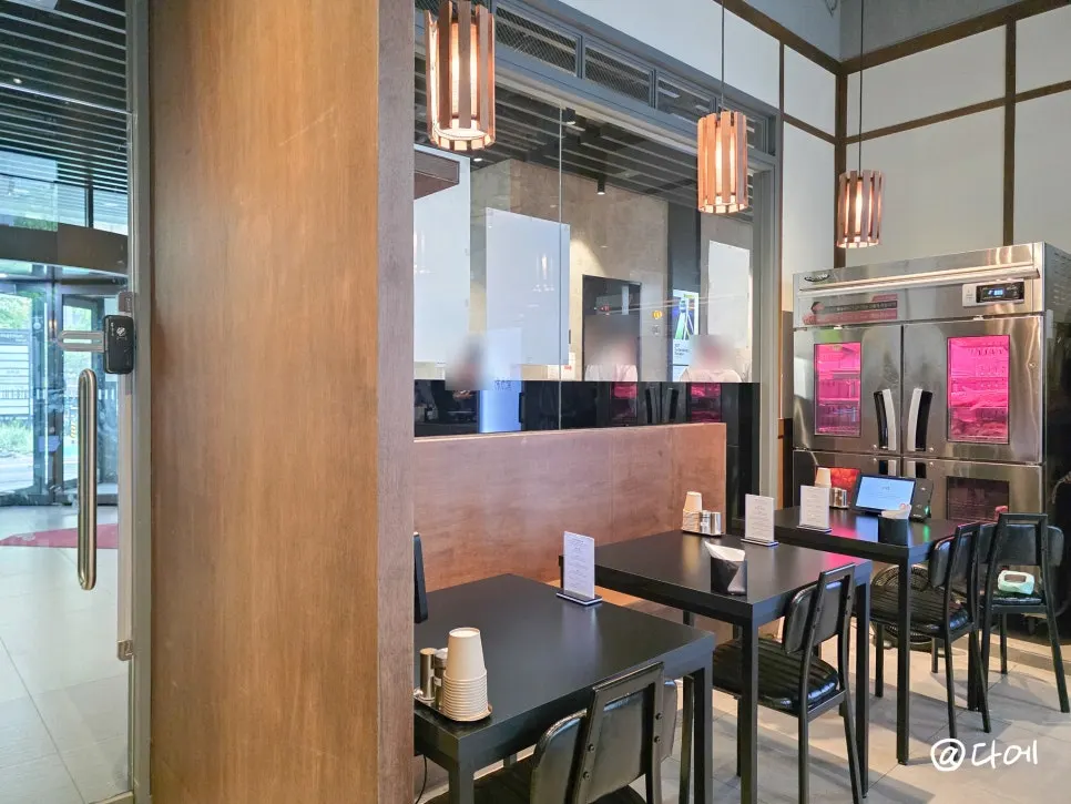 4-person tables lined along the wall