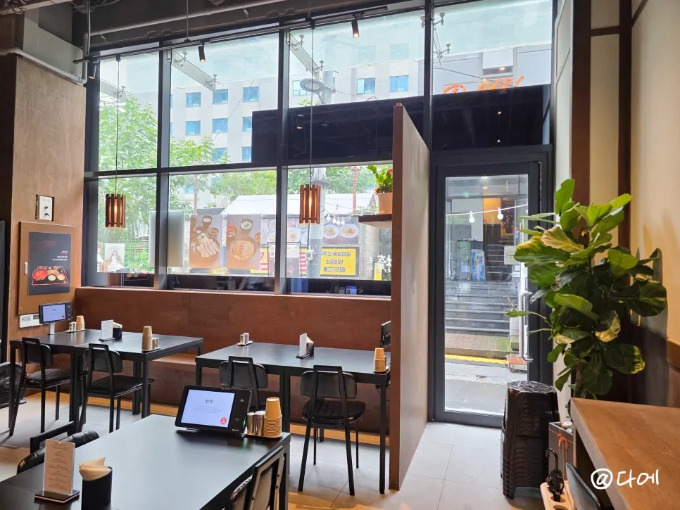 Seating area while waiting for the order