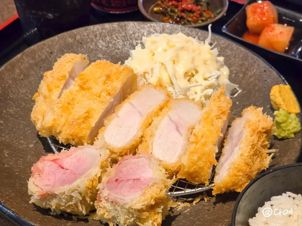 The cutlet set table after finishing the meal