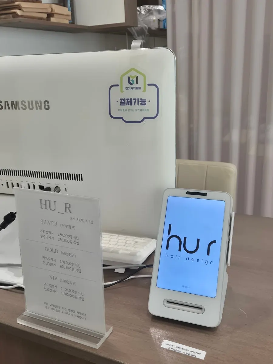 건물 앞쪽 주차장 입구 방향