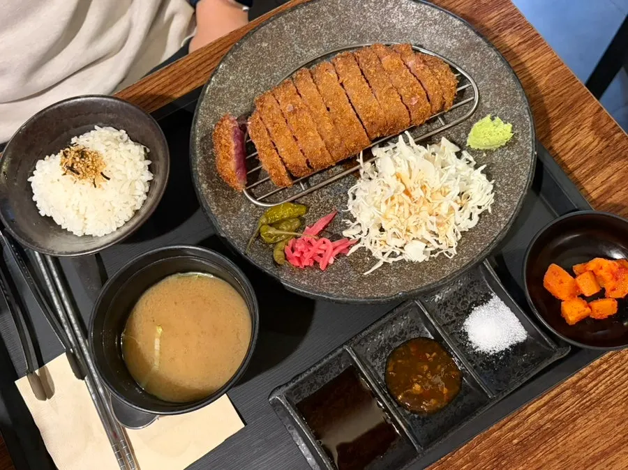 The basic gyukatsu set spread