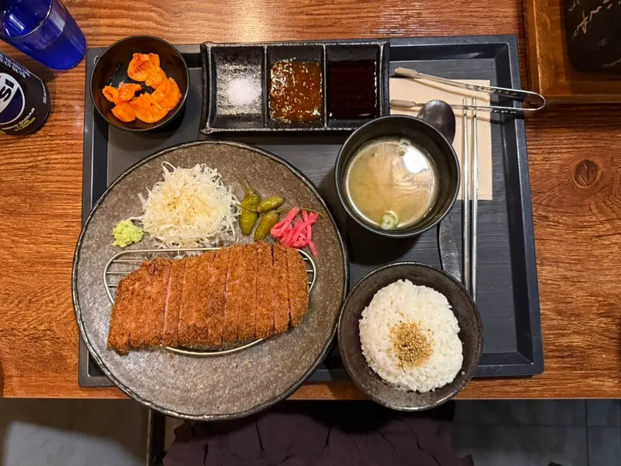 Gyukatsu set spread at Hurato Sikdang