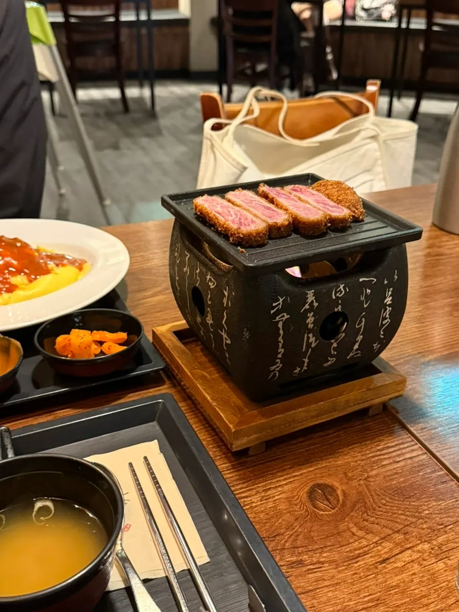 The plate after cutting the omurice