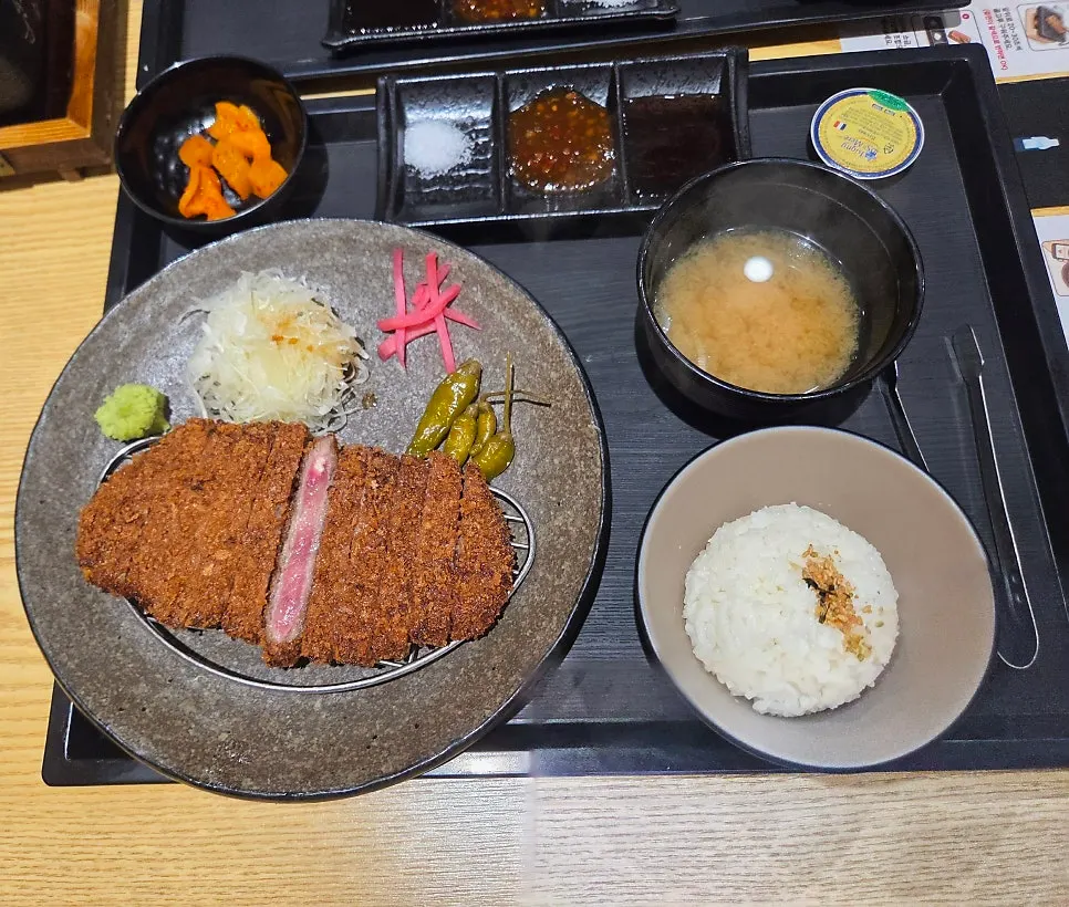Plate of Furato Shokudo's gyukatsu served rare