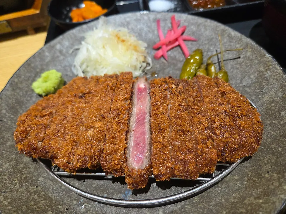 Cross-section of gyukatsu with accompanying sauces