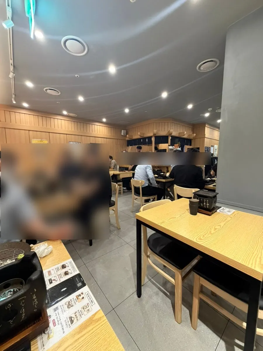 후라토식당 서울스퀘어 직영점 매장 앞 안내판