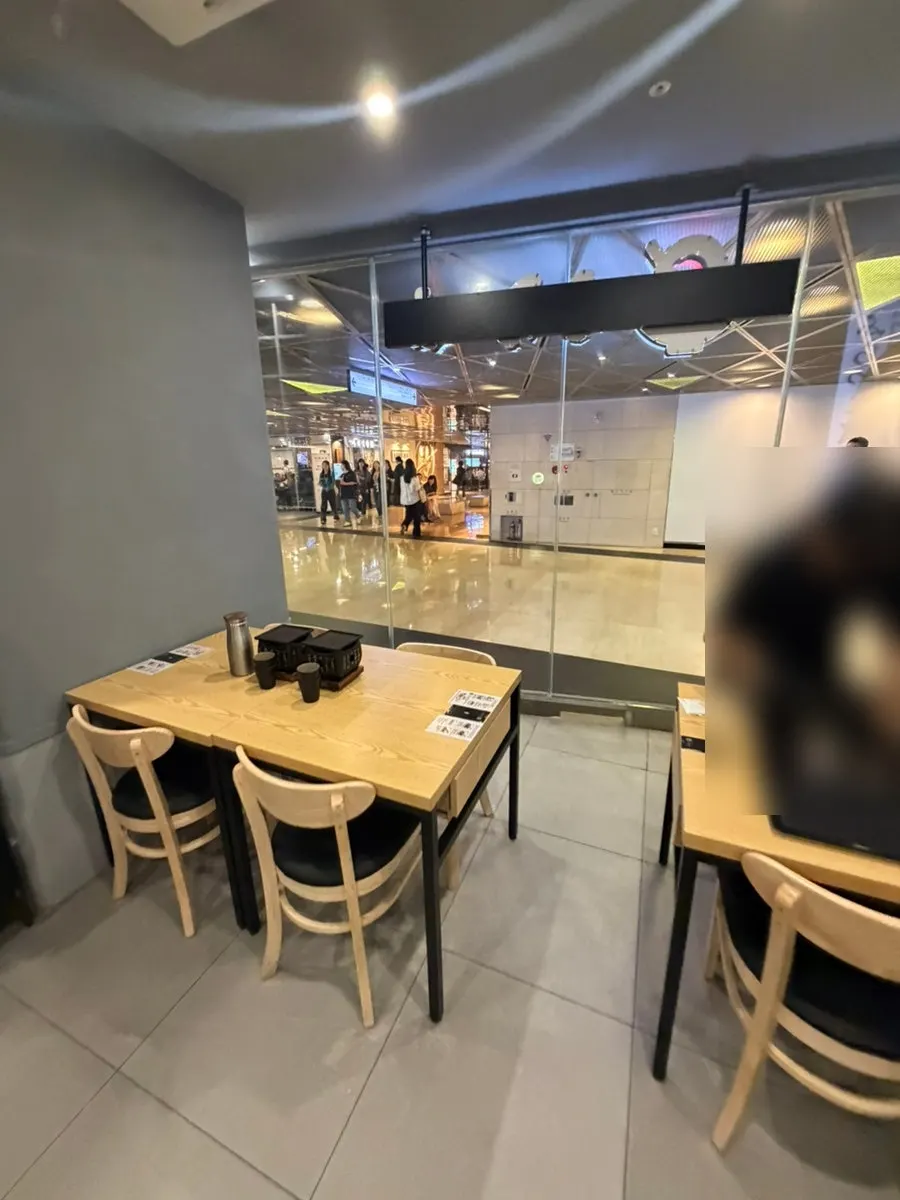 자리가 넉넉한 후라토식당 서울스퀘어 직영점 내부