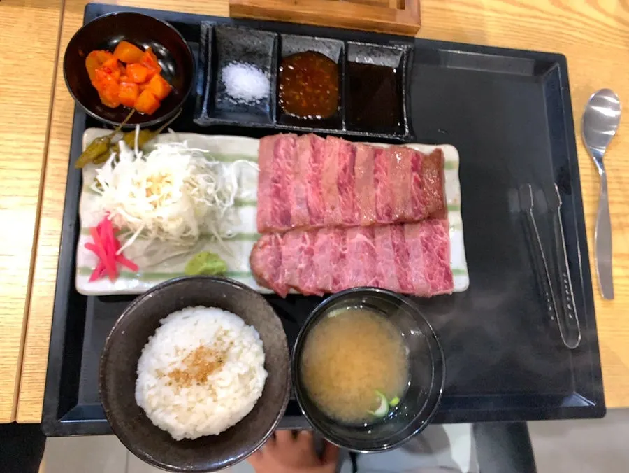 휴대폰을 대서 주문하는 테이블 주문 장치