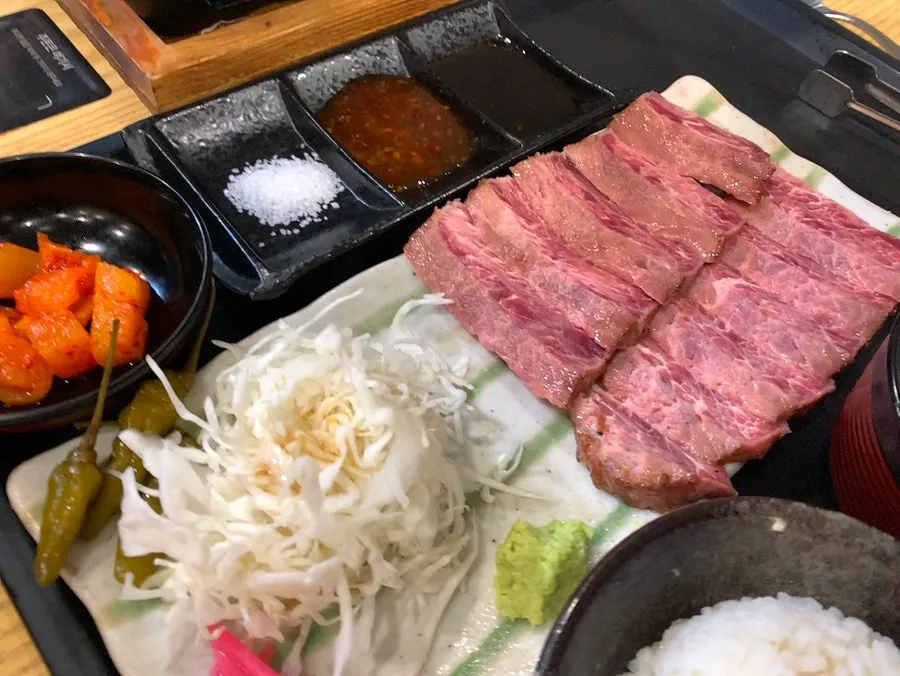 매끈한 모양의 반숙 오므라이스