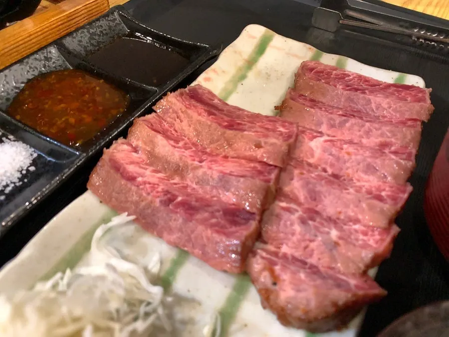 바베큐 치킨 덮밥 한 그릇