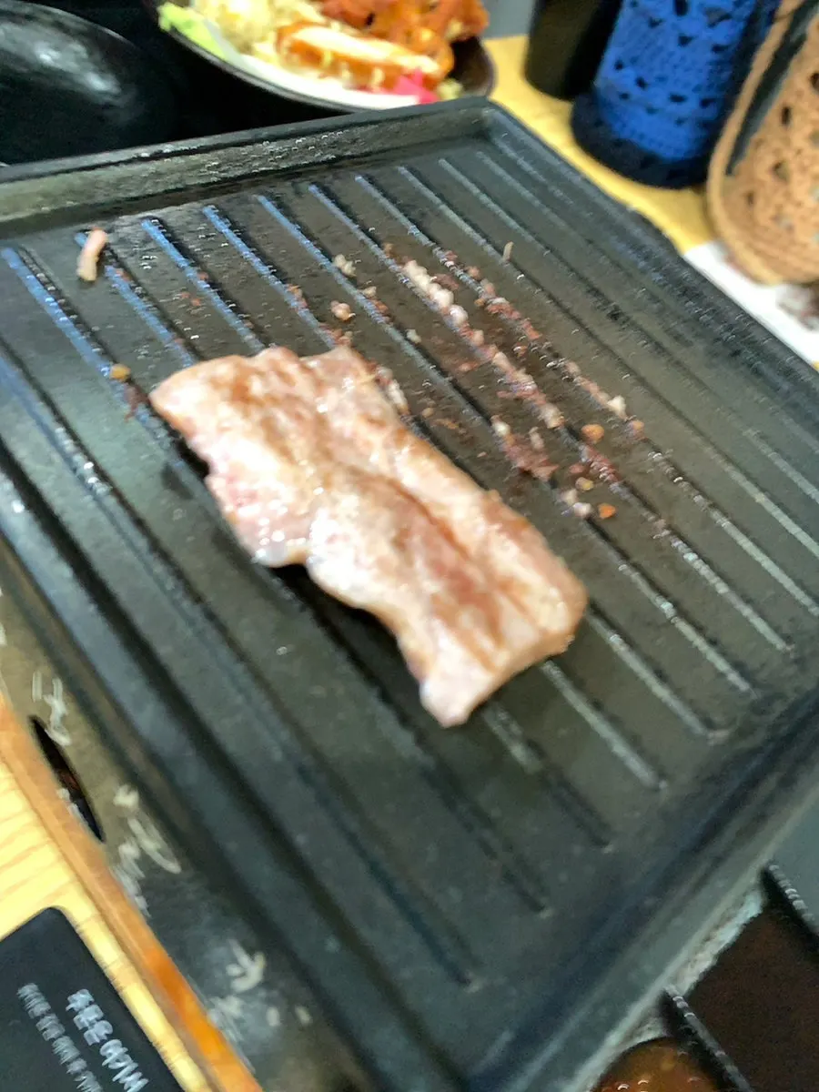 식사 중인 후라토식당 테이블