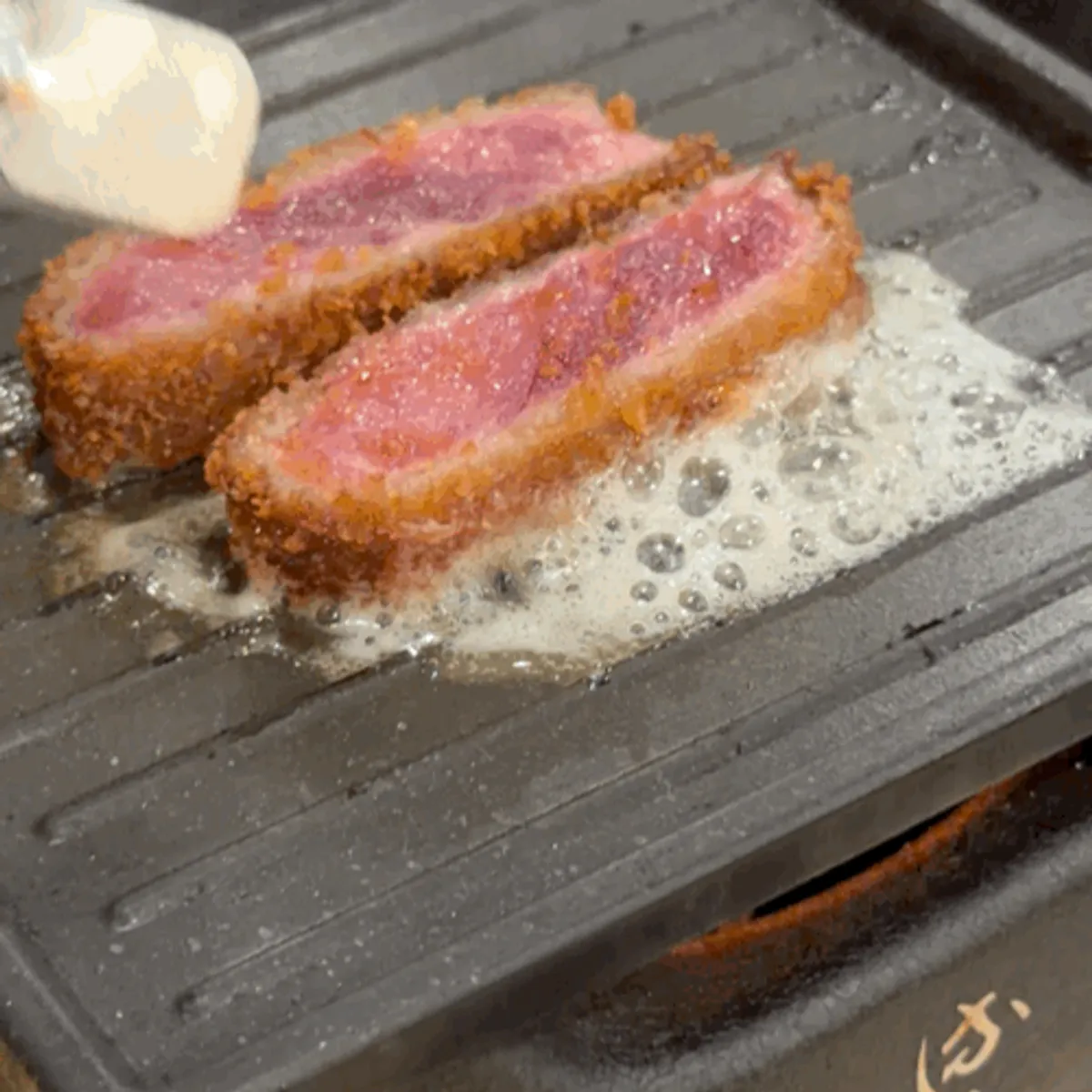 Gyukatsu grilled with butter melted on the brazier plate