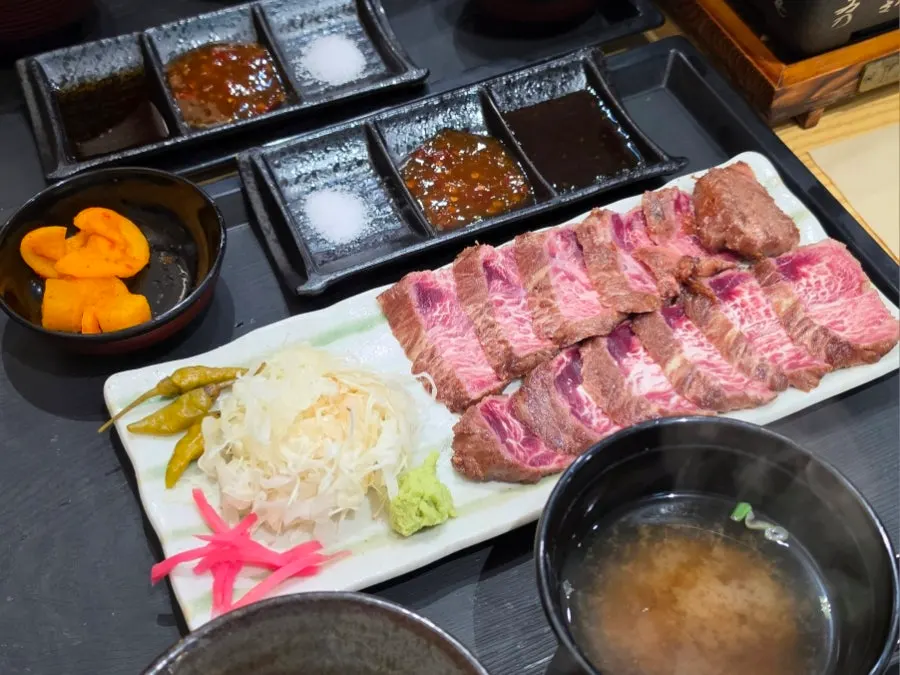 Steki beef placed on the mini tabletop grill