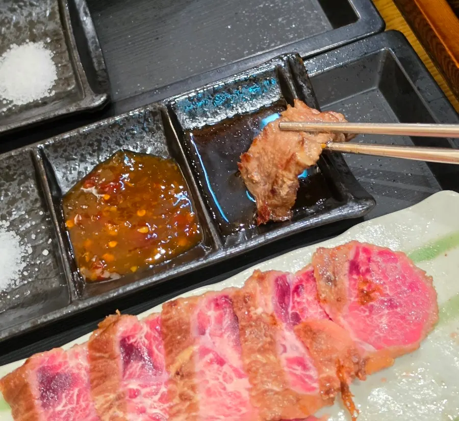 Grilled steki served with dipping sauce