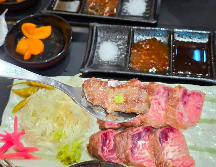 Rice and side dishes accompanying the steki set menu