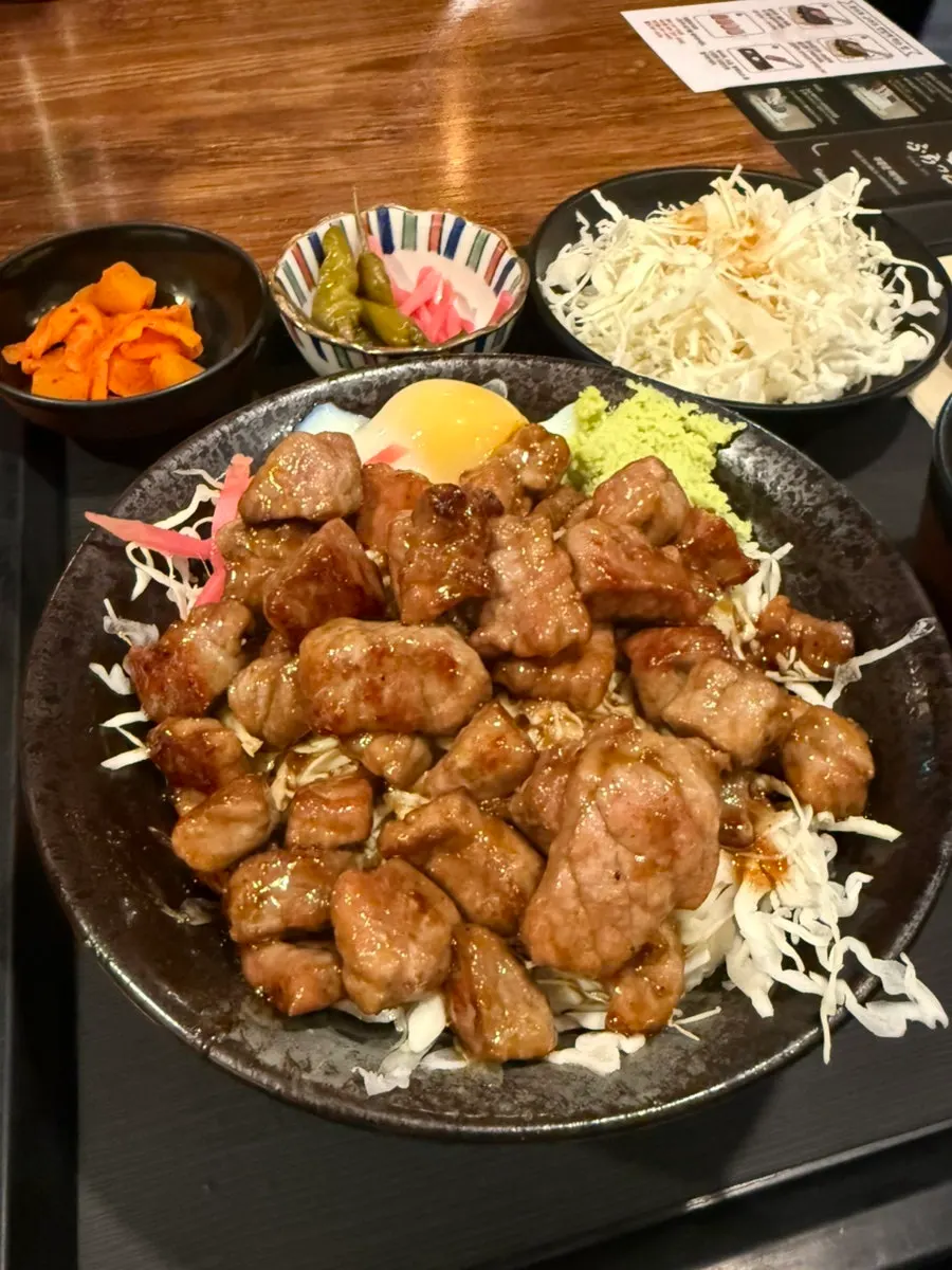 Hurato Sikdang's steki deopbap piled high with meat