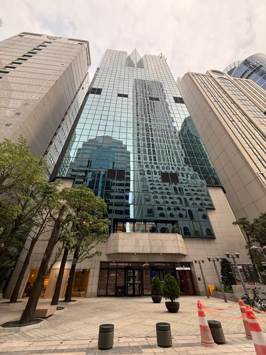 여의도 파이낸스타워 건물 입구