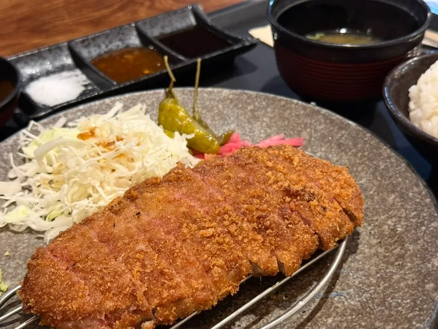 겉만 살짝 익힌 규카츠 단면