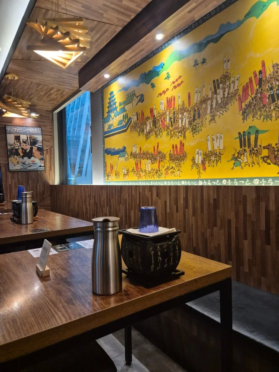 Weekday evening seating atmosphere at Hurato Sikdang Yeouido
