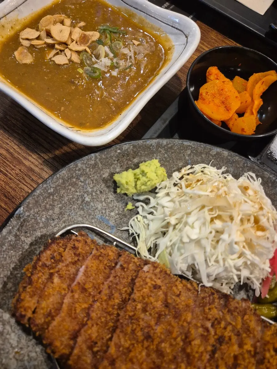Rice and mini curry sauce served alongside gyukatsu