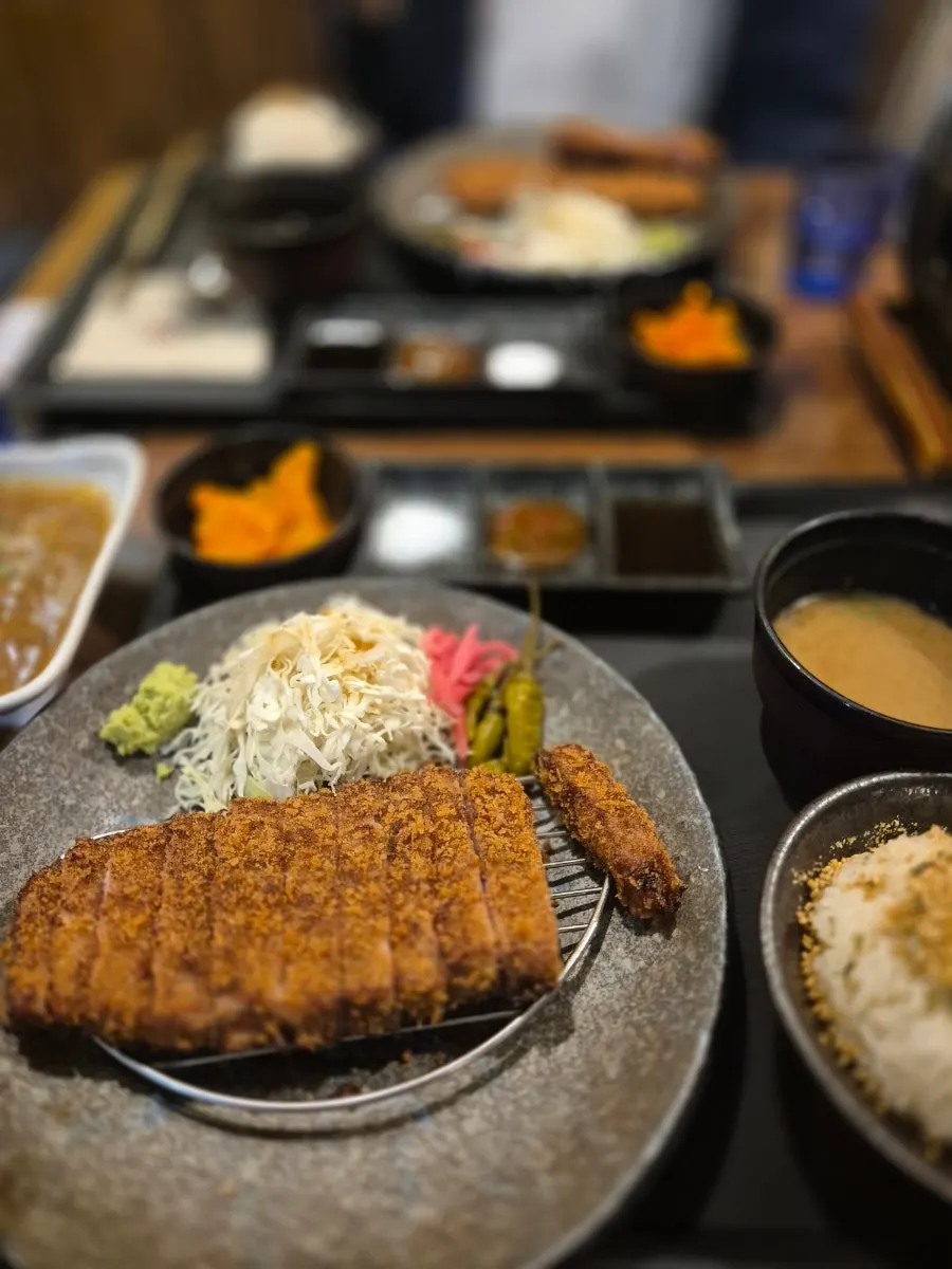 Gyukatsu set with added curry sauce