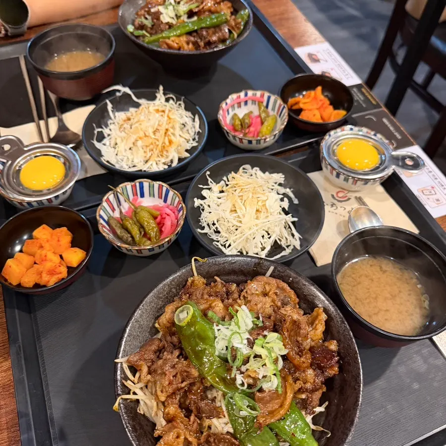 Table set with woo-samgyeop deopbap and added curry