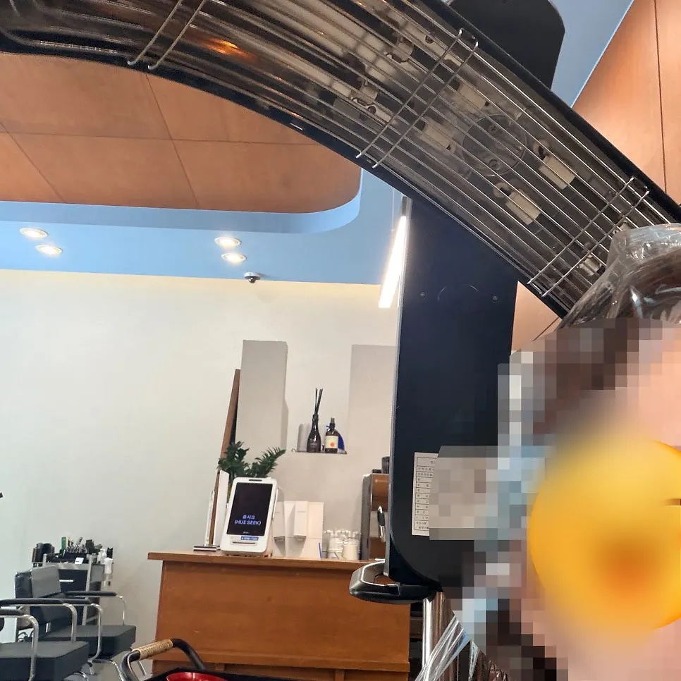 Quiet, clean interior atmosphere of the salon
