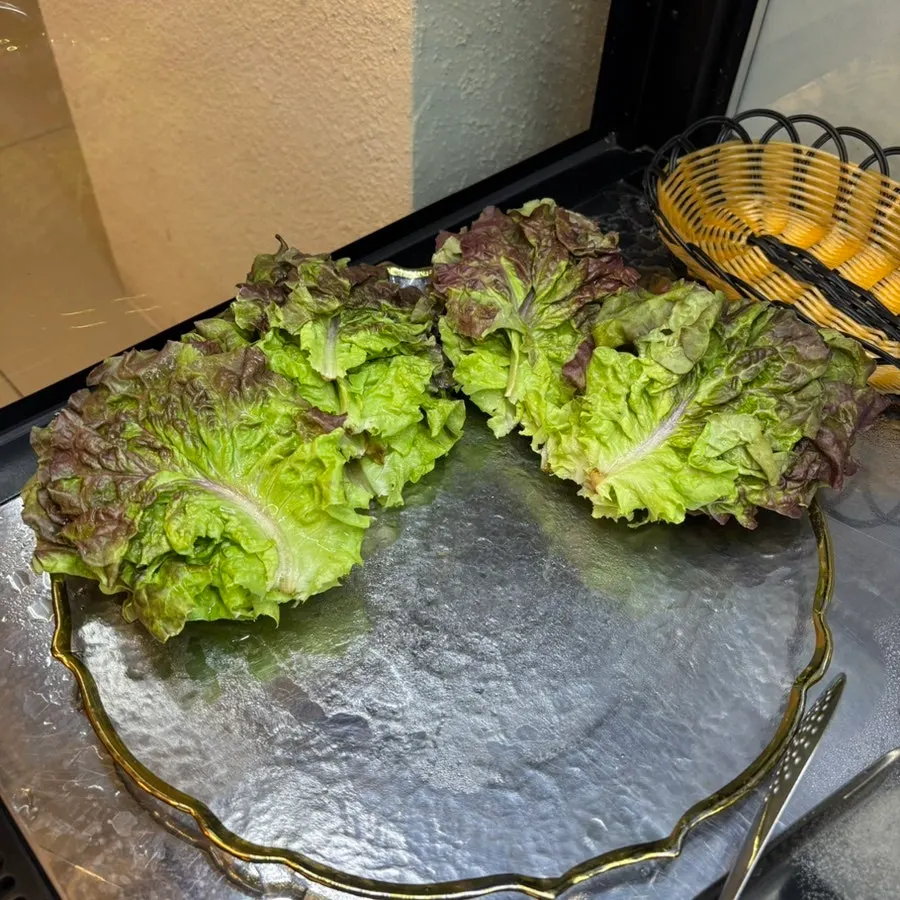 自助吧的白米饭和大麦饭区