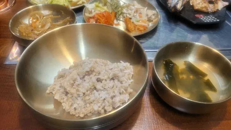 Chewy barley rice in a brass bowl