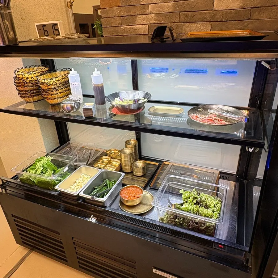 Fresh lettuce wraps prepared for meat dishes