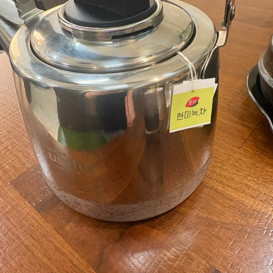 Cool green tea water served with the bori-gulbi