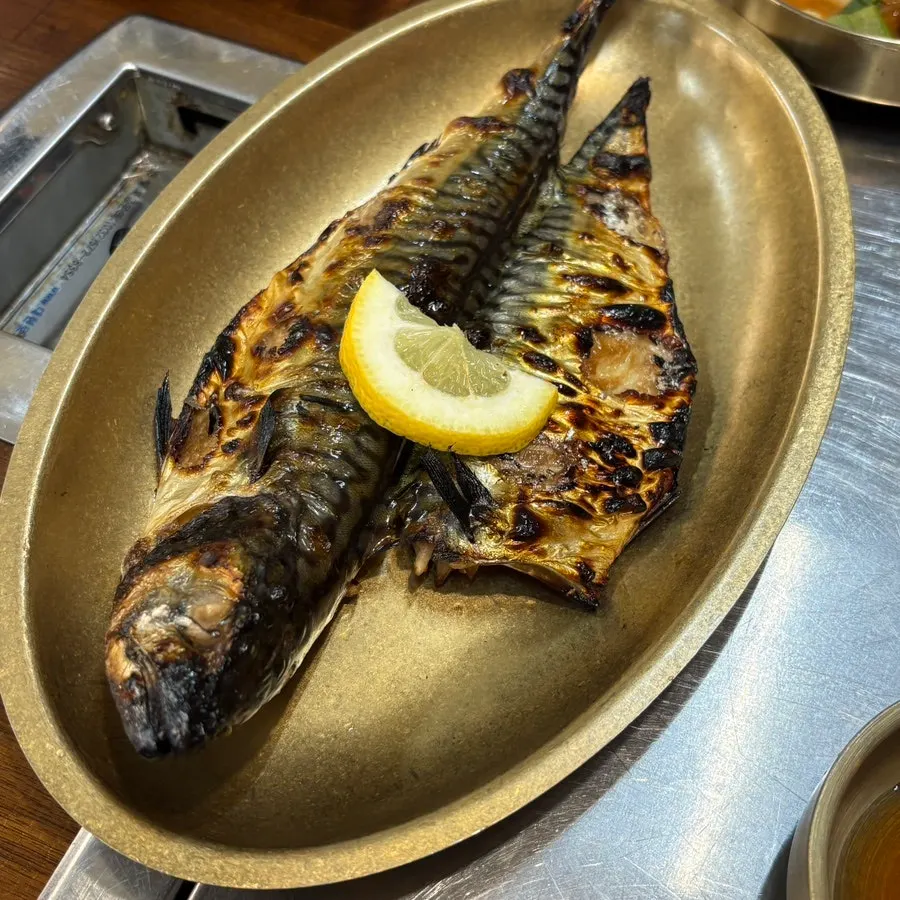 A large, meaty wood-fired grilled mackerel